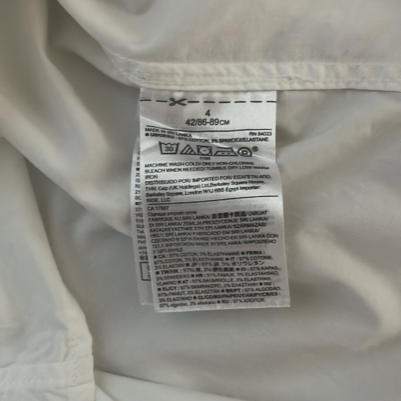 White Collared Sleeveless Banana Republic Button Up - Picture 5 of 8